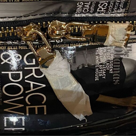 Obama Magazine Handbag Round Black/White glossy collage Purse, tote NWT - Picture 10 of 15